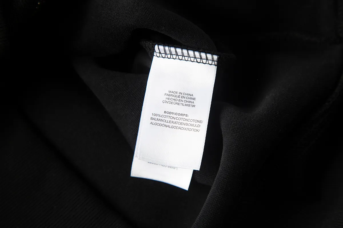 P260 White background picture [Evergreen for all seasons] Style number: 26201# (on sale all year round) Color: black and white / black and red / navy white / saffron / off-white / matte pink / light blue / yellow / dark gray Size: S to XL - Ralph Lauren/Ralph Lauren 26SS new four seasons classic basic three-dimensional Malaysia LOGO-No. 3 armband solid color long-sleeved zipper cardigan sweatshirt - 380g double-sided cotton heavy fabric✅ - The original version has the same 7.5CM widened thread processing✅ - Three-dimensional Malaysian embroidery Customized brand pentagonal POLO zipper ✅ - Ralph Lauren classic Malaysian logo Polo｜Unlock the British retro sports style RL classic style for all seasons The fit is loose and can be easily controlled by both men and women Simple Clean and versatile 1.2cm retro original color hook silk drawstring Full of details Use 380 grams of heavy double-sided cotton to create a tall and straight silhouette The iconic Malaysian embroidery logo interprets American origin. The solid color system can easily control formal and casual scenes.